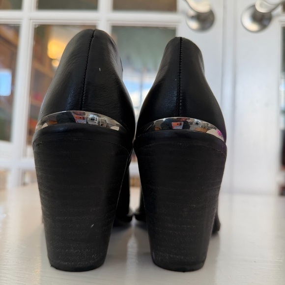 DV by Dolce Vita Black Leather Ankle Booties Size 6.5 - Picture 3 of 8